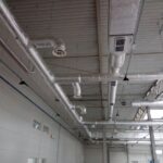 Rozłożenie instalacji wentylacyjnej w budynku przemysłowym