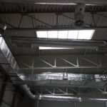 Klimatyzacja wewnątrz hali przemysłowej