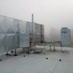 Instalacja klimatyzacji na dachu budynu